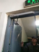 什么是电动闭门器？
