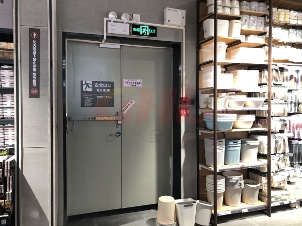 联动型防火门控制器、联动型推杆锁、磁力锁等组成的消防门禁系统
