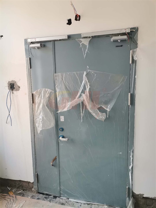 常开式防火门安装电动闭门器由防火门监控系统控制