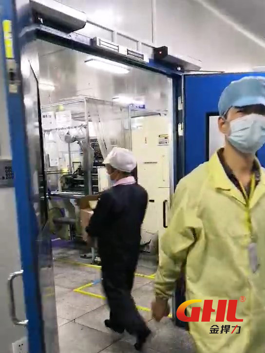 接入门禁系统的自动开门机