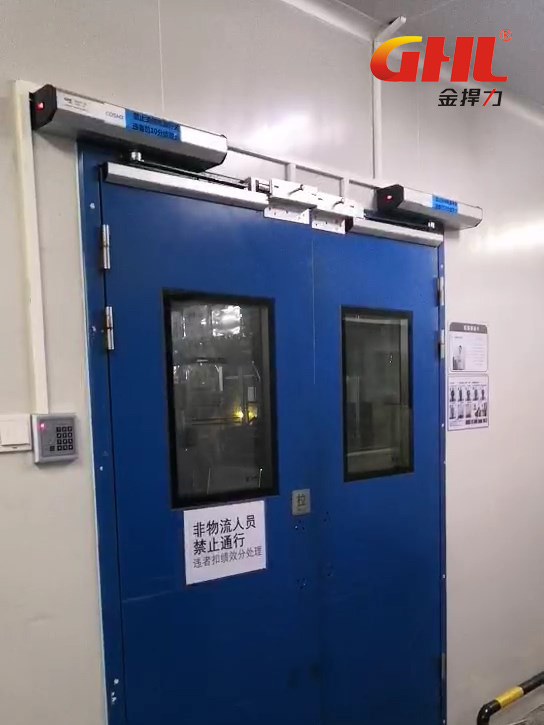 物流仓库通道门安装金捍力自动开门机