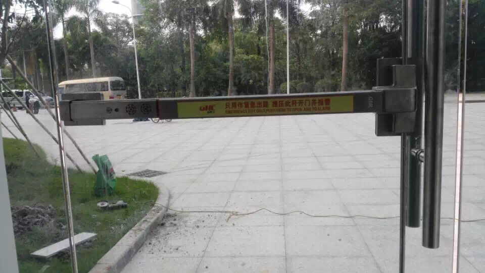 玻璃门安装推杆锁